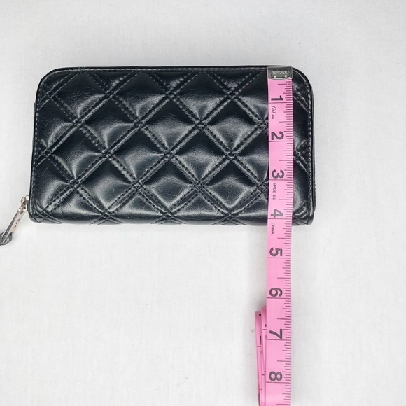 ✨HPx2✨ Marc Jacobs Black Quilted Wristlet Wallet - Picture 6 of 7